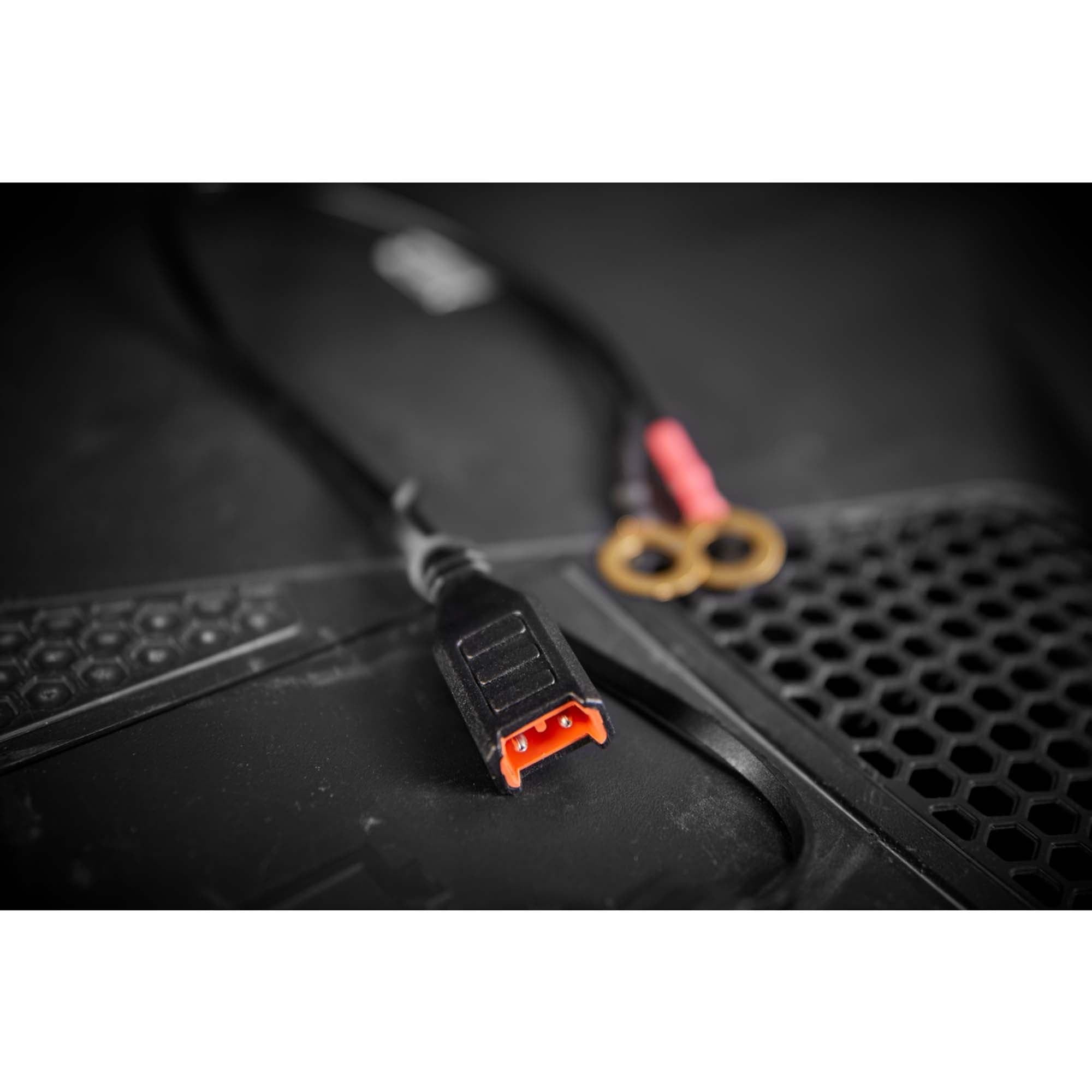 Formula 1 BC240 4.0 Batterieladegerät 6-12V / 4A Formula 1 trailerteile.eu.