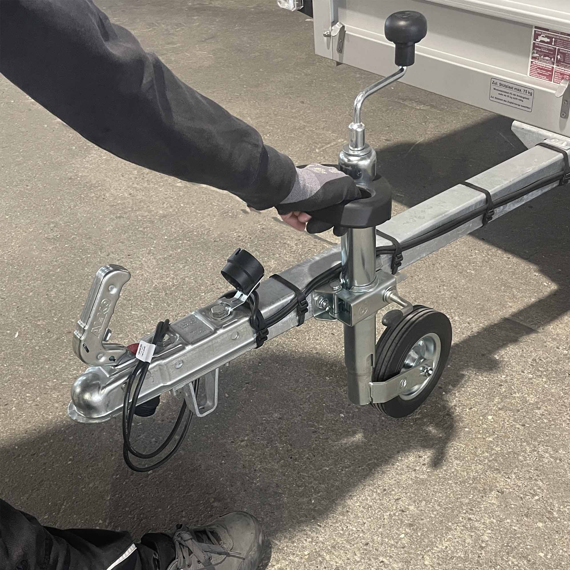 Rangiergriff für Stützrad 48mm Schwarz